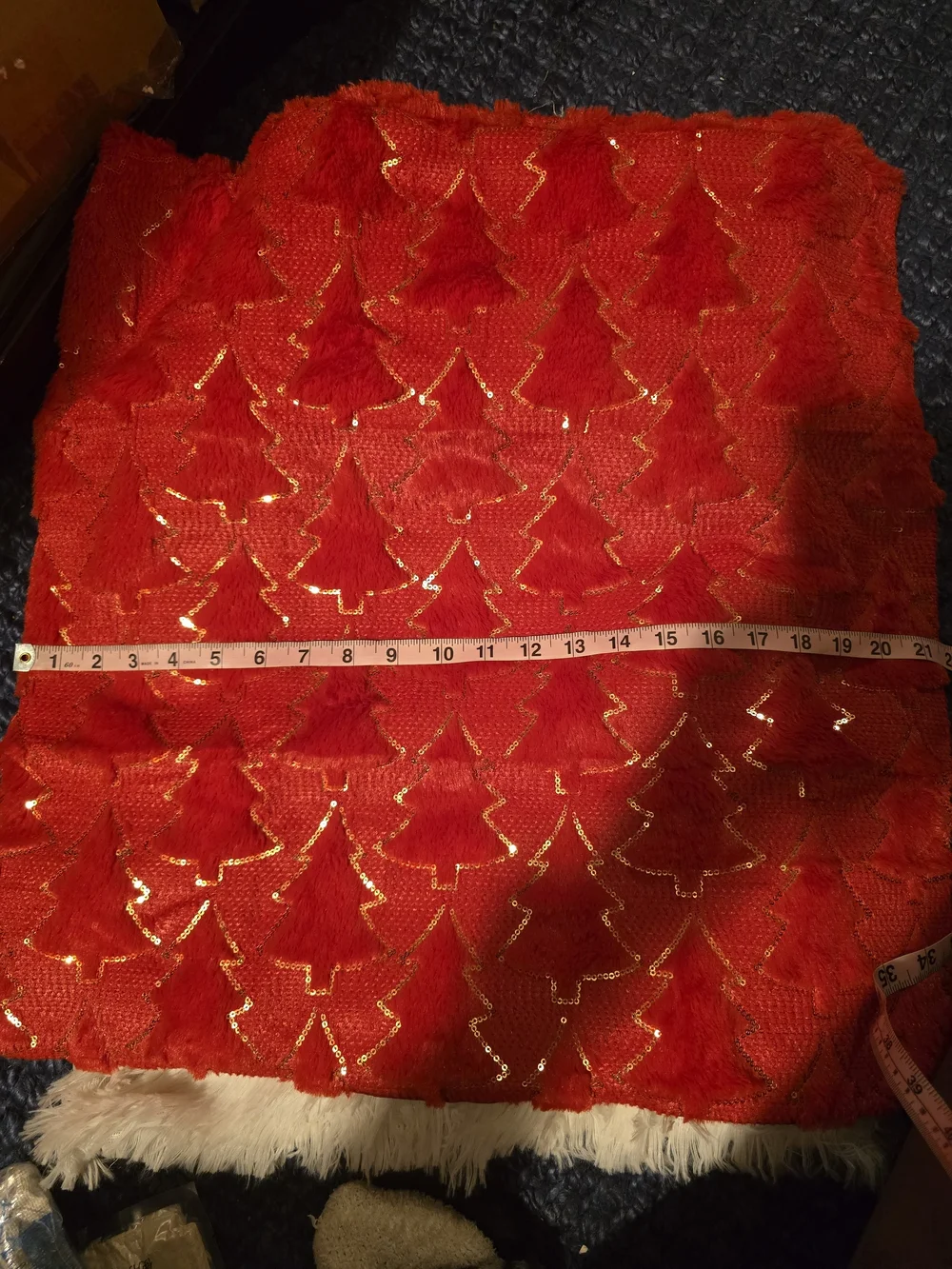 Red Christmas Tree Pattern Holiday Throw Pillows. Set of 2. NWT.